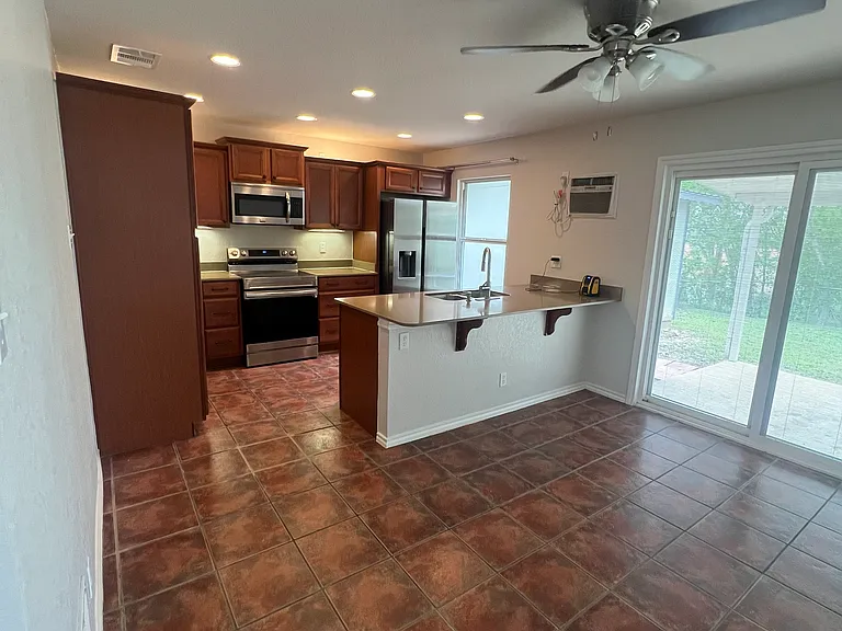 443 Scotty Dr — Photo 7