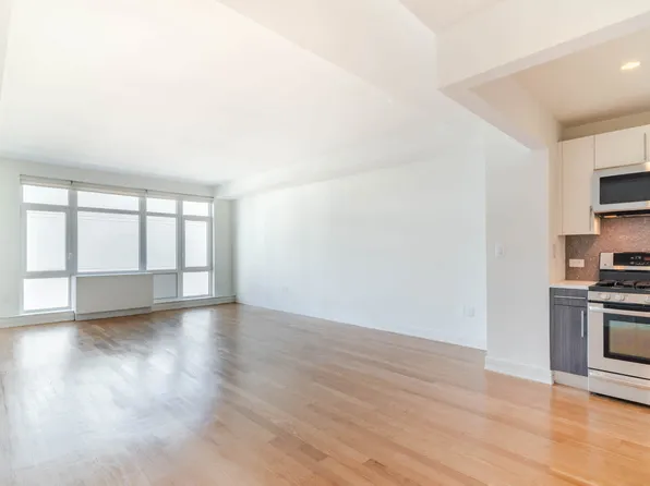 175 Kent Avenue image 11 of 39