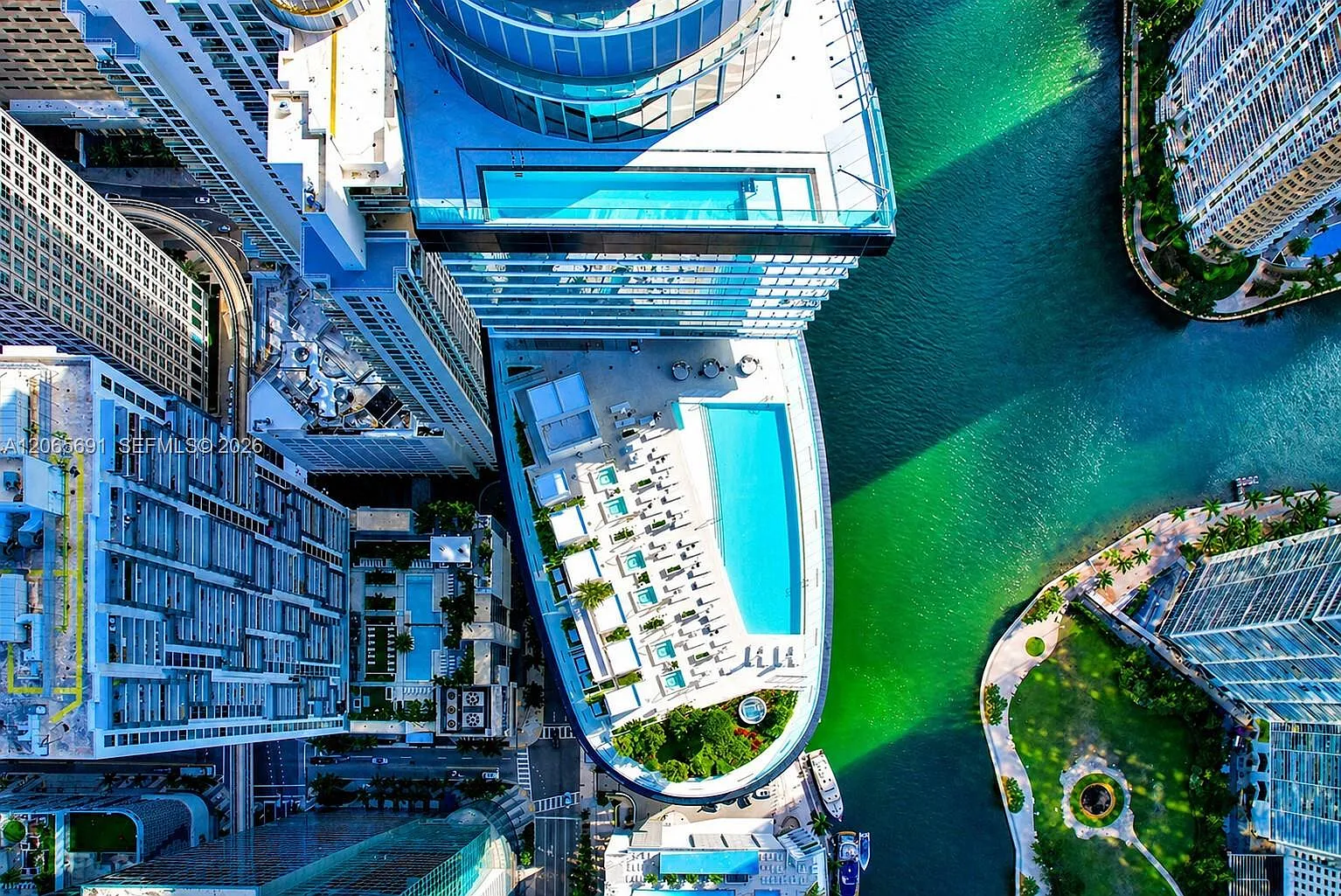 Aston Martin Residences — Photo 1