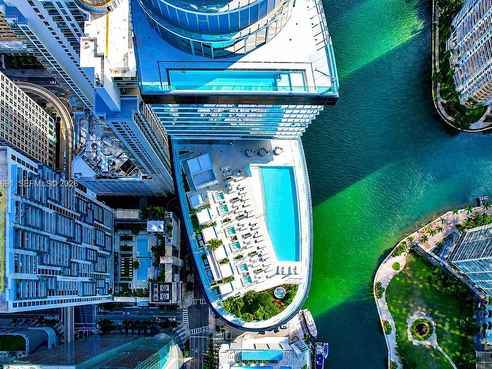 300 Biscayne Boulevard Way #4201E