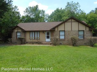 2604 Dumfries Rd, Greensboro, NC 27407