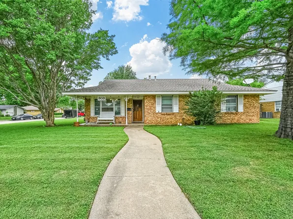 303 Staffordshire Dr, Irving, TX 75061