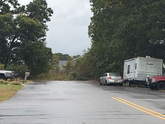 Exterior Neighborhood (street photo)