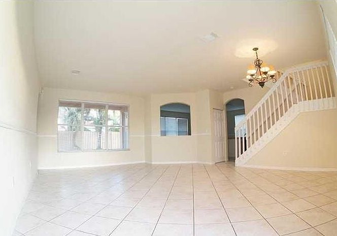 1st image of 1541 SE 12th Ave #0
