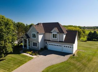 2633 Eagle Valley Dr, Woodbury, MN 55129
