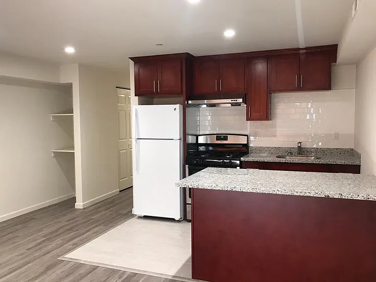 2818 Anza St — Photo 1