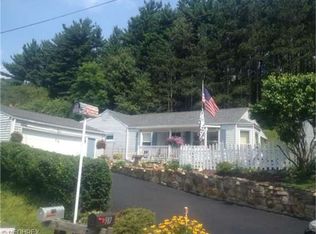 1004 Center Rd, East Liverpool, OH 43920