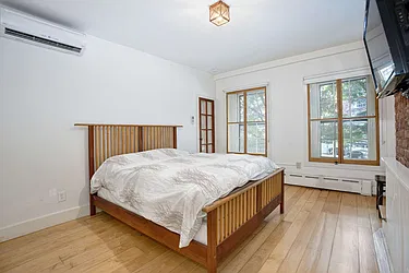 Rented by Warburg