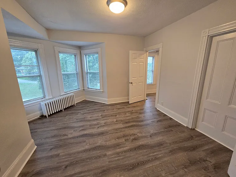 362-364 East St #301 — Photo 4
