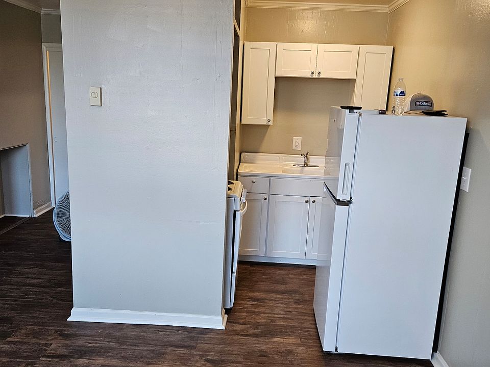 2nd image of 49 1/2 Bishop St #4A
