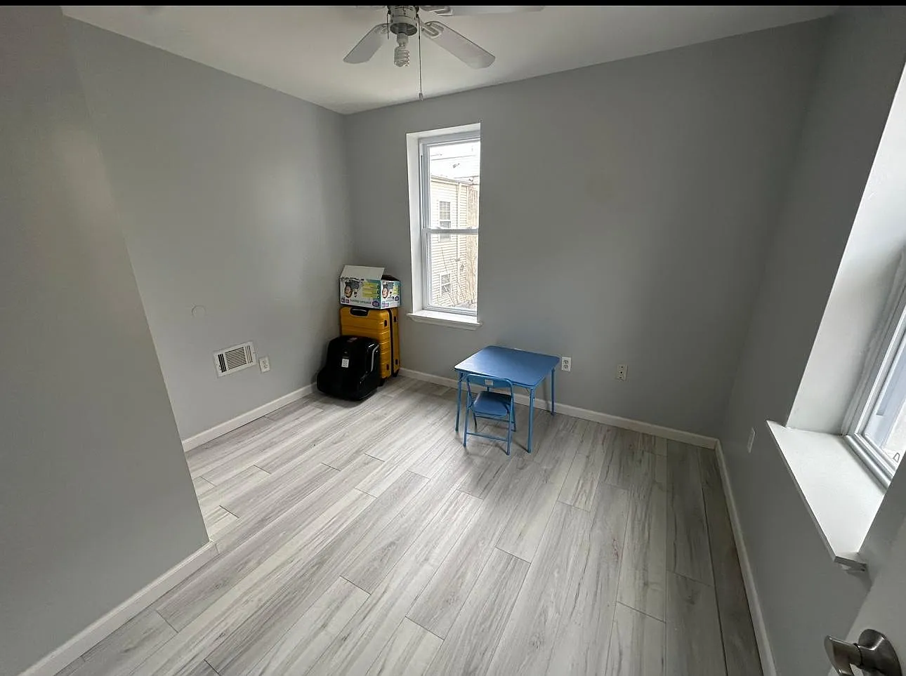 3 bed, 1.5 bath, 1272 sqft, $2,850 — Photo 2