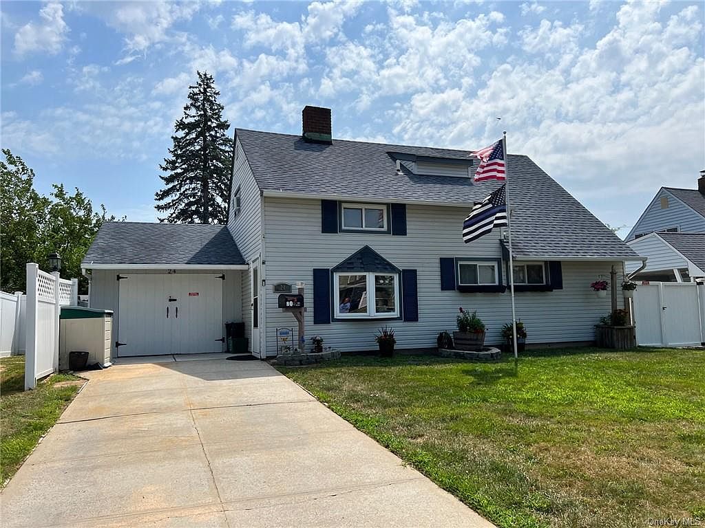 24 Starlight Lane, Levittown, NY 11756 Zillow
