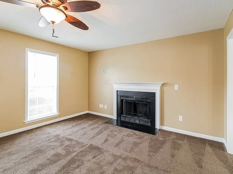 2424 Glen Laurel Dr — Photo 4