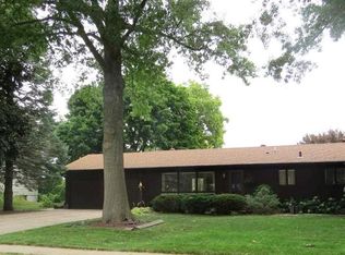 2012 Valley High Dr, Cedar Falls, IA