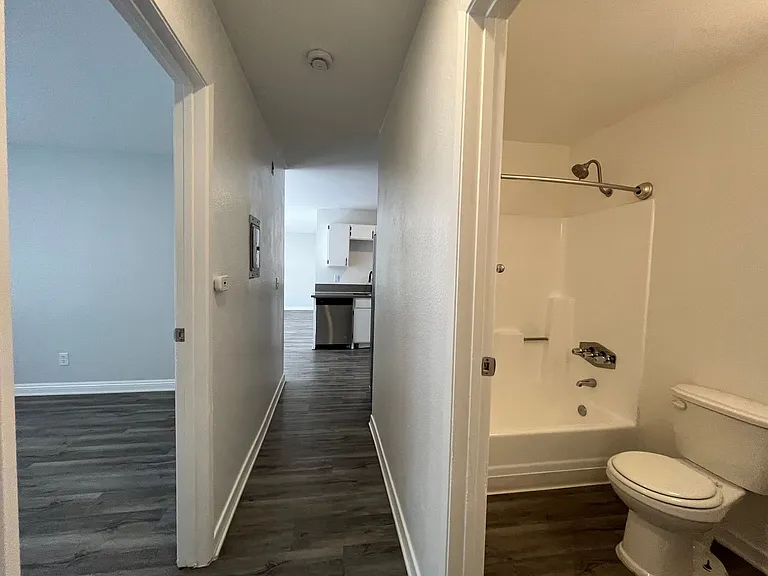 226 South Serrano — Photo 32