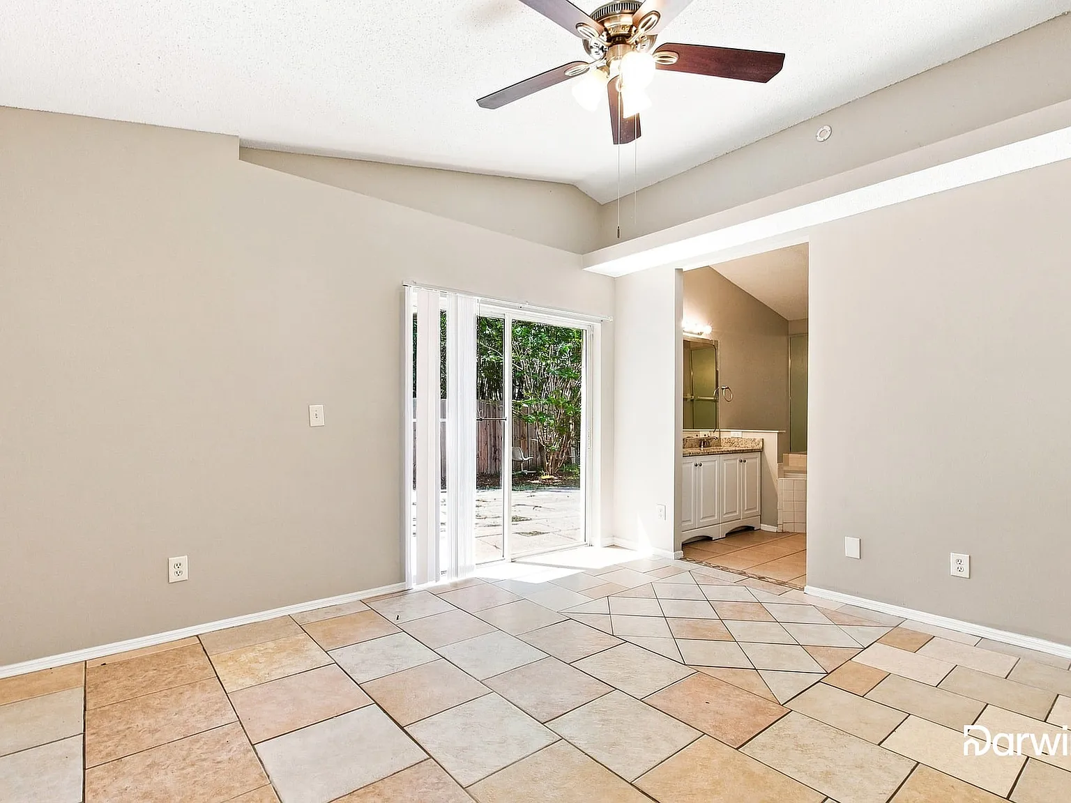 3 bed, 2.0 bath, 1097 sqft, $1,825 — Photo 3