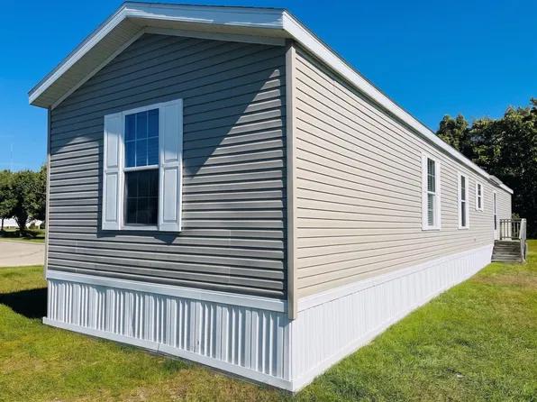 1301 Shadow Ridge Dr, Wayland, MI 49348