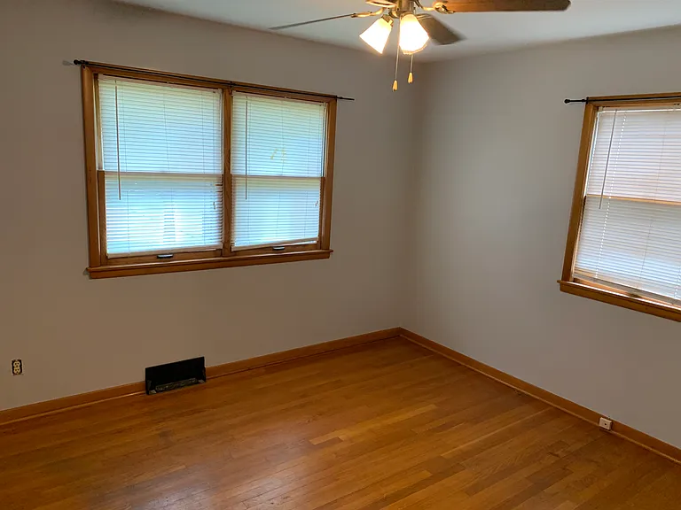 2212 Cedar Acres Dr — Photo 10