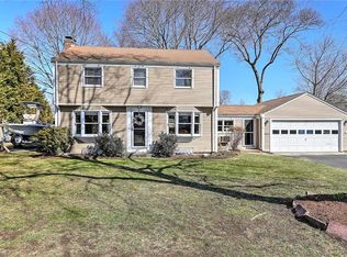 7 Deerfield Dr, Barrington, RI 02806