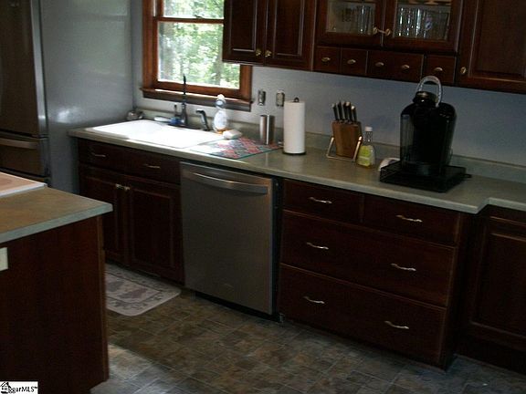 5th image of 100 Saddle Horn Ln
