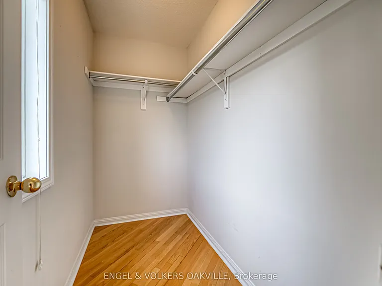 1121 Barclay Cir — Photo 9