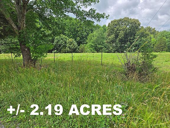3rd image of 140 N Roberts Hollow Ln