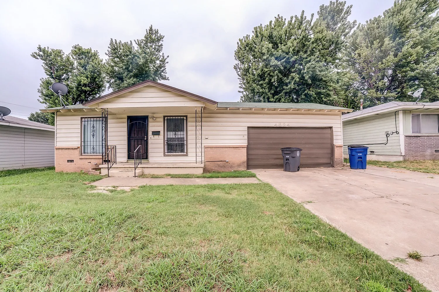 3 Bed | 1.5 Bath in North Tulsa! Accepts Section 8! — Photo 1
