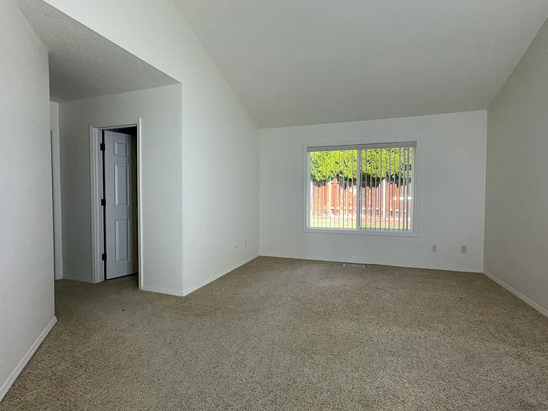 16605 NW Dublin Ct — Photo 30