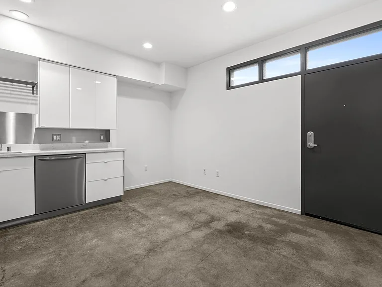 Echo Designer Loft Apartments — Photo 18