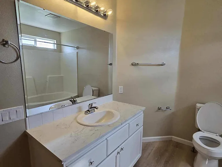 2105 E White Oak Ct #202 — Photo 10