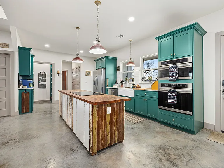NW Campbell Rd — Photo 15