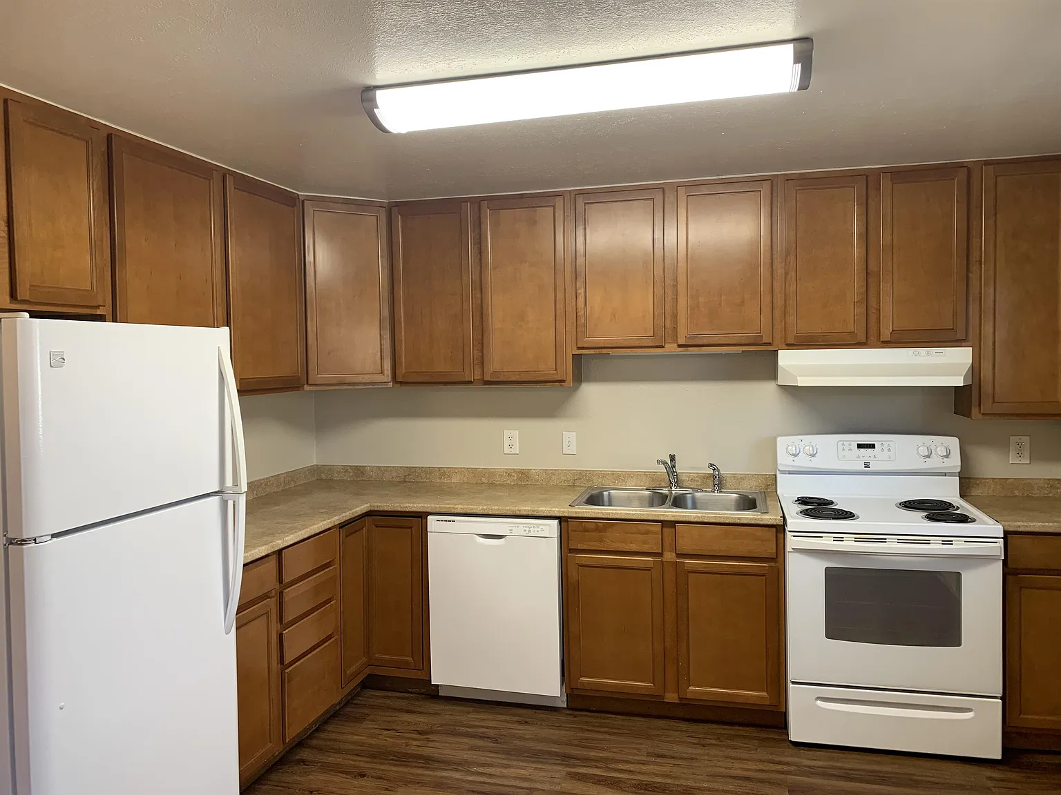 Cedar Square - 7700-07 — Photo 1