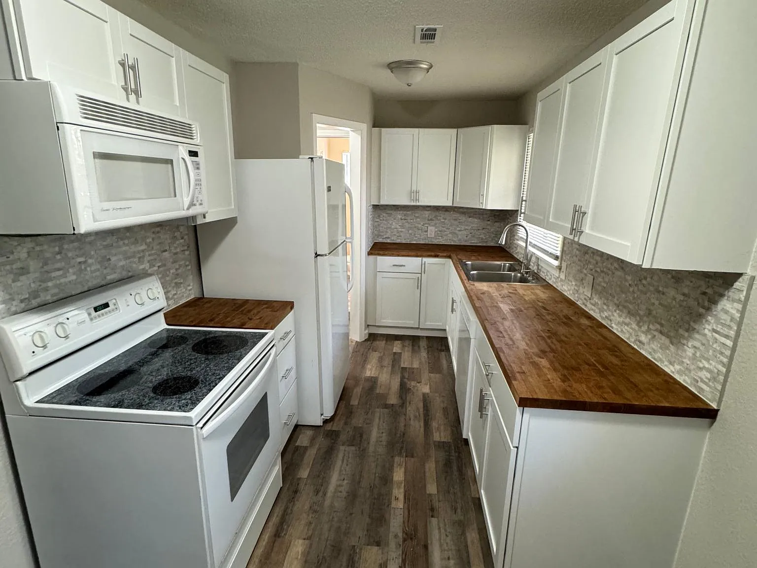 813 W Dayton Ave — Photo 2