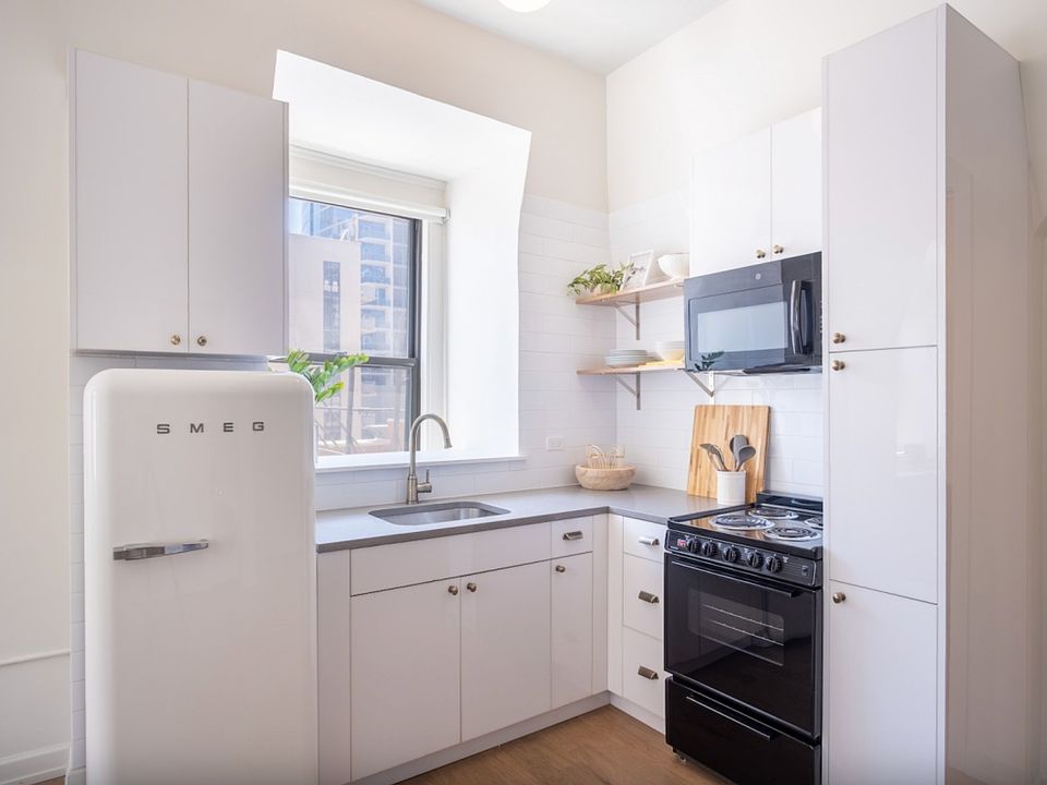 1st image of 114 W Chicago Ave #215