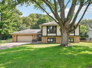 3341 Harmony Cir, Burnsville, MN 55337