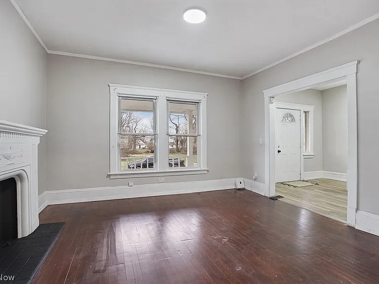 8210 Dorver Ave — Photo 7