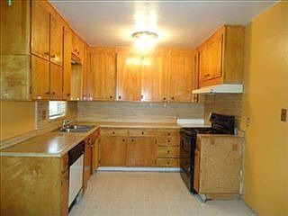 4th image of 313 Birdwell St