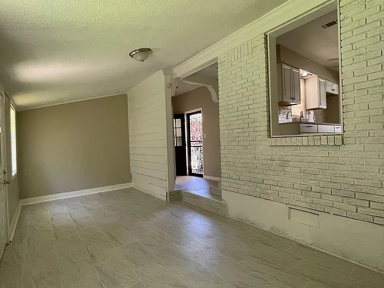 4085 Steele St — Photo 2