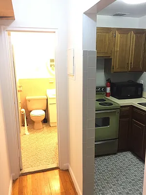 Rented by Metroline Realty | media 22