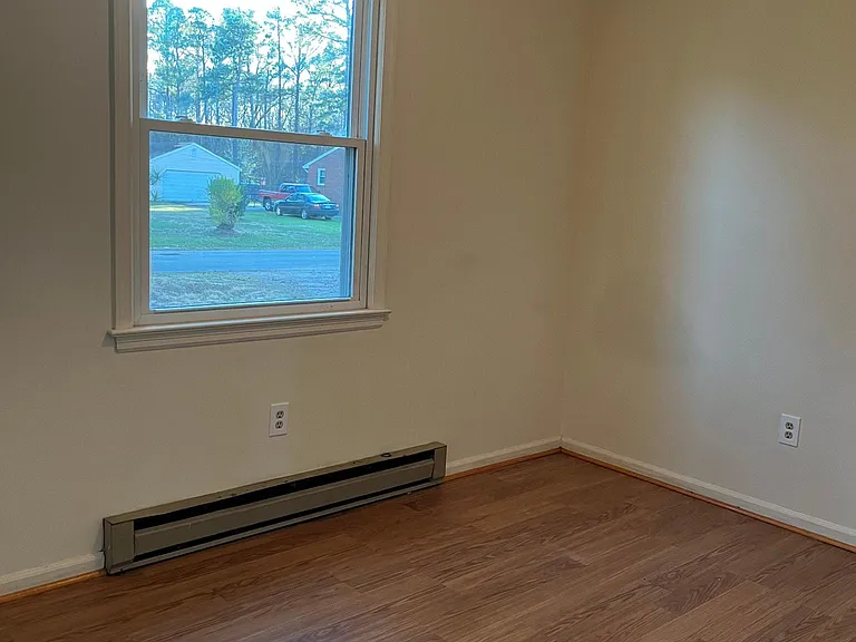 2437 Parkview Ave — Photo 8