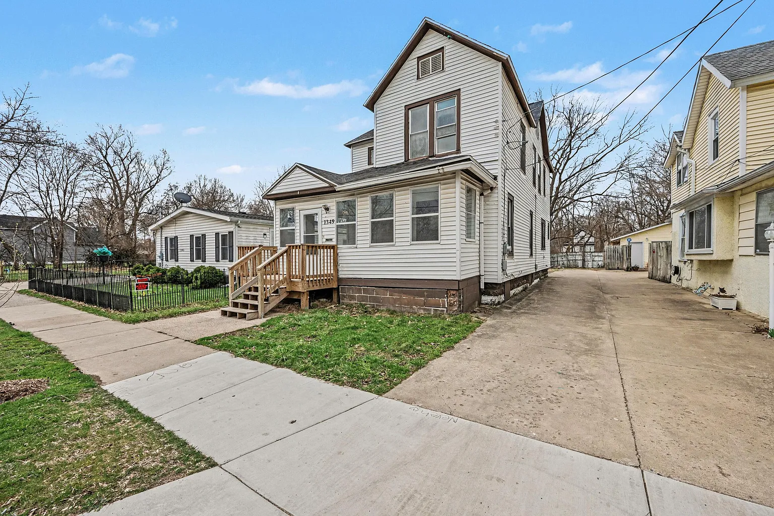 1349 Krom St photo 1