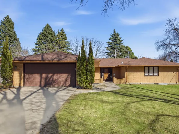 1301 Elm St N, Fargo, ND 58102