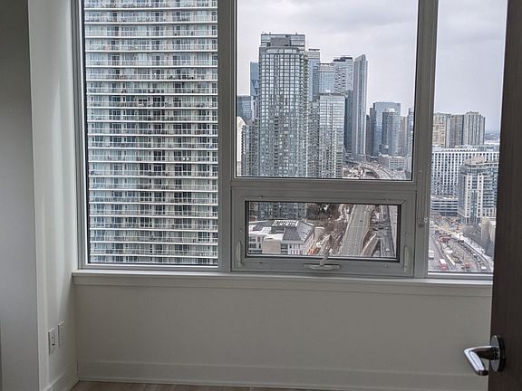 4th image of 19 Bathurst St #3306