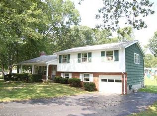2 Oakdale Pl, Branford, CT 06405