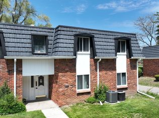 1822 Colonial Village Way, Waterford, MI