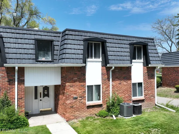 1822 Colonial Village Way, Waterford, MI 48328