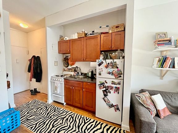 3rd image of 227 E 5th St #3FW