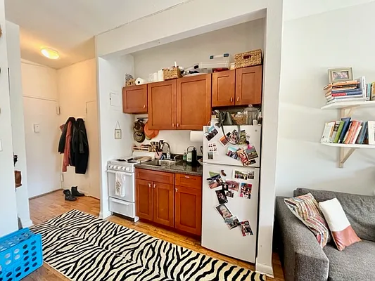 Rented by KNOCKKNOCK LLC | media 10