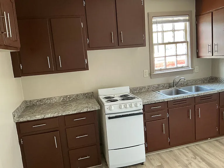 2935 Jackson St — Photo 8