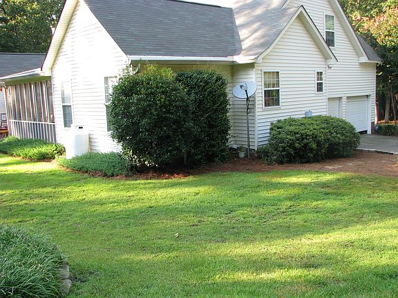 2car garage, landscaped yard